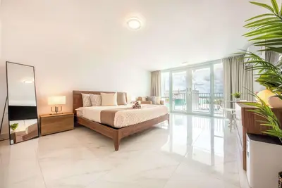 Image de 9th Floor Studio On Beach w/Parking @ Esj