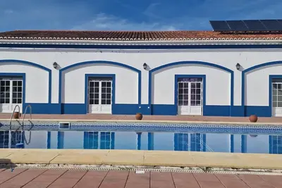 Image de Maison de campagne 'Herdade Do Corval' avec vue sur la montagne, Wi-Fi et climatisation