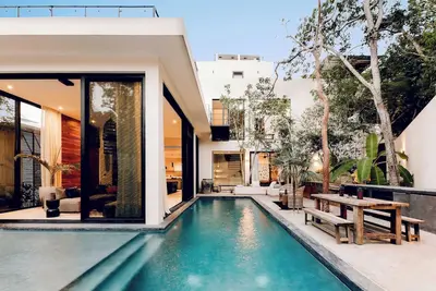 Image de Modern Mansion w/ Large Pool & Rooftop