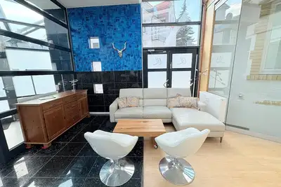 Image de Spacious family loft for groups of up to 10 people near the main train station