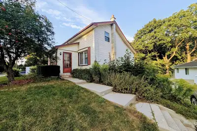 Image de Peaceful Ravine-Backed Cottage | Firepit, Bbq & Nature Views, Pet-Friendly!