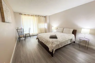 Image de Skyline Condo, Near River side + Sauna + W/D