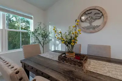 Image de Cozy Modern 3 Br Retreat w/ Fast Wi‑Fi / Office Desk & Self Check‑in – Ocala