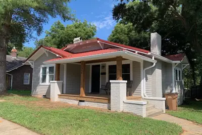 Image de Three Bedroom Downtown Cottage