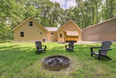 Image de Dock Access + Nearby Beach: Higgins Lake Retreat!