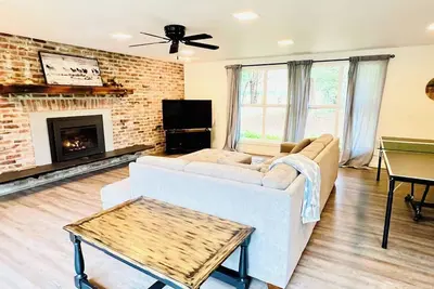 Image de Luxury 3br Home + Game Room - Wooded Escape Near Downtown Redmond