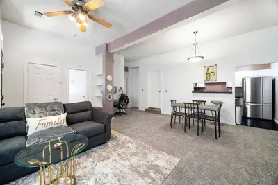 Image de 5-bedroom Duplec in Collins, amazing Columbus