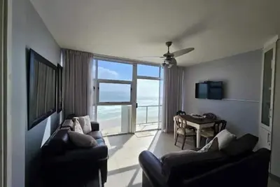 Image de Amazing 11th Floor Seaview Apartment Strand