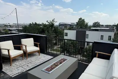 Image de Charming 3-bedroom townhome in lovely Denver - close to Mile High and Downtown!