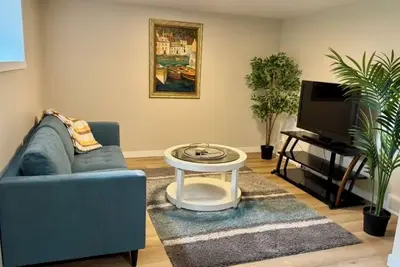 Image de Modern 2 queen bedroom suite with private entrance