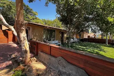 Image de Riverfront Winter Cabin • Sleeps 14 • Walk to Town • Feb Fills Fast