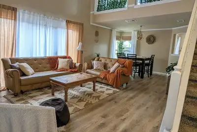 Image de Comfortable 3 Bed 2 bath pet friendly home for 30 day stays