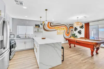 Image de Welcome to the Groovy Getaway, a fully renovated 3 bedroom 2 bathroom home! ! ! ! ! !