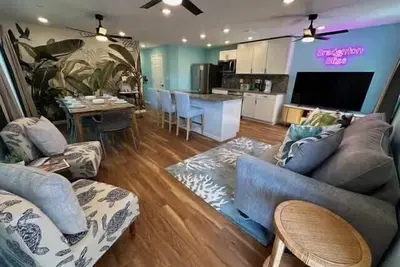 Image de *New* Coastal Haven -  4bed 2bath Sleeps 8