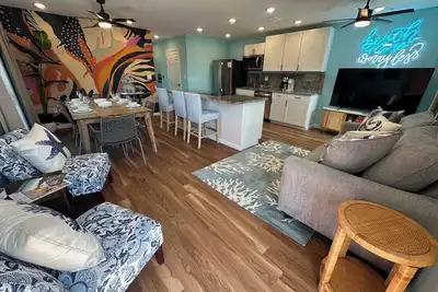 Image de *New* Beach More Worry Less - 4bed 2 bath Sleeps 8