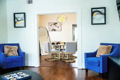 Image de Designer 1br In Montrose- Luxe Amenities- Prime Location