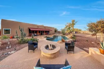 Image de Spacious 3-Bed 2 bath house, horse amenities, pool and spa