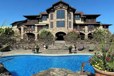 Image de Hudson Valley Ny. Stunning Modern Lodge. 50 acres 9ac pond/pool. 5b 7bth 6000+sf