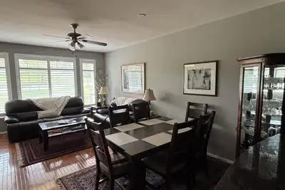 Image de Unwind in style in this stunning townhome retreat