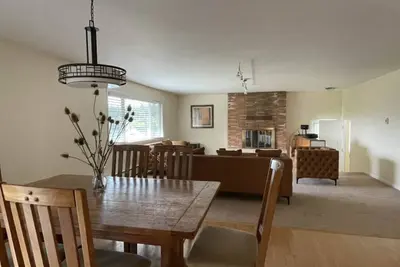 Image de Outdoor Grill, Spacious Yard & Board Games