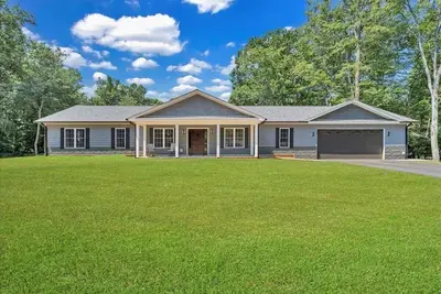 Image de Family Fun Retreat - Pool, Tennis & Boat Ramp! - Village East