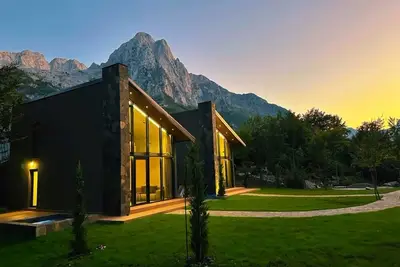 Image de Charming 2 bedroom villa in Boge with private Hot Tub!