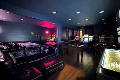 Image de 3 Story Building: 6Bed 4Bath, Arcade, Massage Lounge, train 7min, Nyc 20min