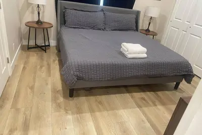 Image de Entire house with private restrooms for each room!