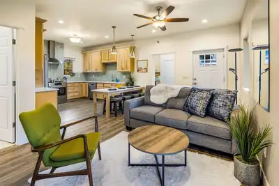 Image de Modern & Accessible 4br Retreat in Downtown Anchorage - dog friendly