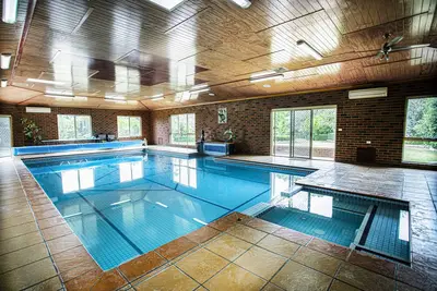 Image de Indoor Heated Pool & Spa-The Pomegranate