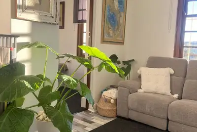 Image de Charming Escape with Outdoor Fireplace