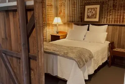 Image de Charming 1-Bed Farm Cabin with Wood Fire