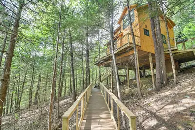 Image de Tree House w/ Hot Tub: Near Sunday River Resort!