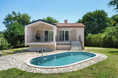 Image de Villa Mi, close to beaches, summer kitchen, pool, large fenced garden