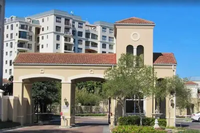 Image de 2 Bedroom, Mountain View Penthouse, Century City