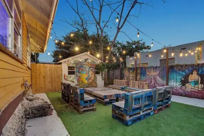 Image de \t\nWynwood - Scale of Art House - Walk to Everything