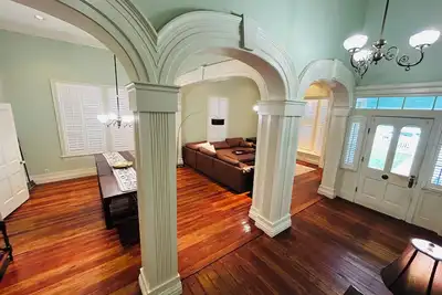 Image de Stunning Victorian 1865 home walking distance to downtown.