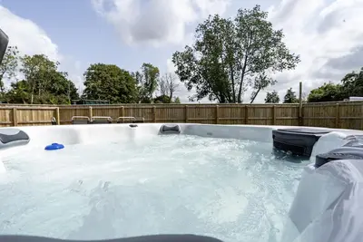 Image de Résidence-Supérieure-Sdb privée avec douche-Vue sur la cour