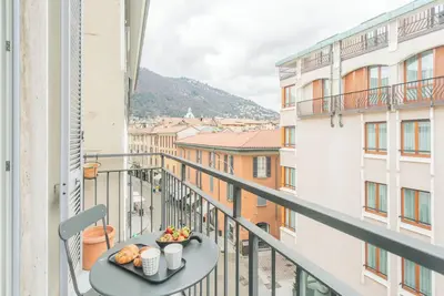 Image de Central & White Apartment by Rent All Como