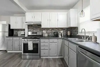 Image de Puptastic Fishers 3br 3ba