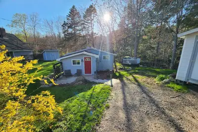 Image de Cozy cottage by the river perfect for nature lovers & pet friendly