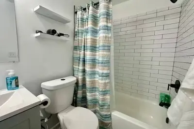 Image de 2 Br Modern Comfort Historic Stockade A1