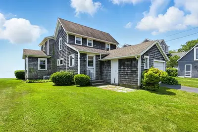 Image de Elegant & Timeless Coastal Retreat