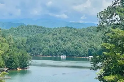 Image de Lake and Mtn view! Hot Tub, Pets Ok