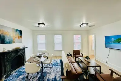 Image de 2 Br Modern Comfort Historic Stockade A2