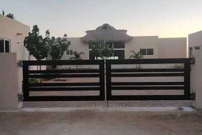 Image de Beautiful beachfront villa in Puerto Escondido Oaxaca, ideal for families.