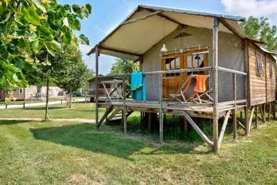 Image de Cabane 4 étoiles - Piscine  - ccbbgeg