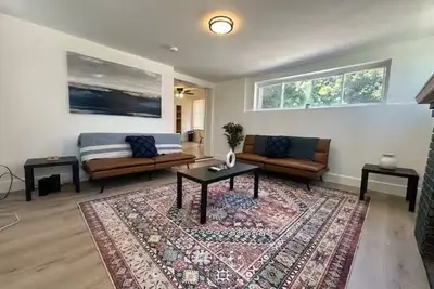 Image de Great Value! 1 Bedroom Apt! 3 Beds Newly Renovated