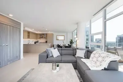 Image de Luxury 3 Bedroom Penthouse| Pool, hot tub, gym, sauna/steam