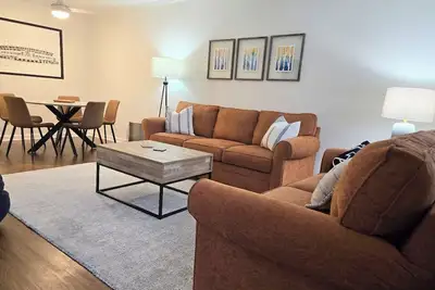 Image de New-Loveliest Condo on the Plains - Dt Auburn half block from campus